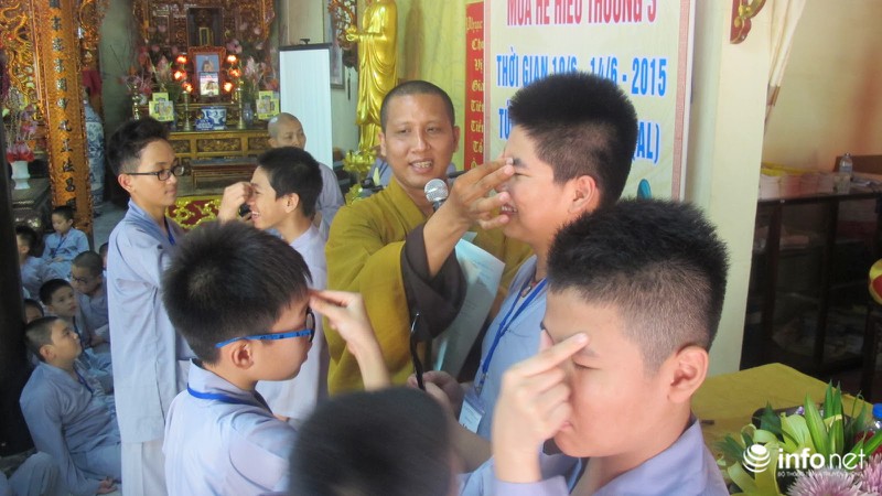 Rớt nước mắt thấy con trưởng thành sau khóa tu hè - ảnh 3