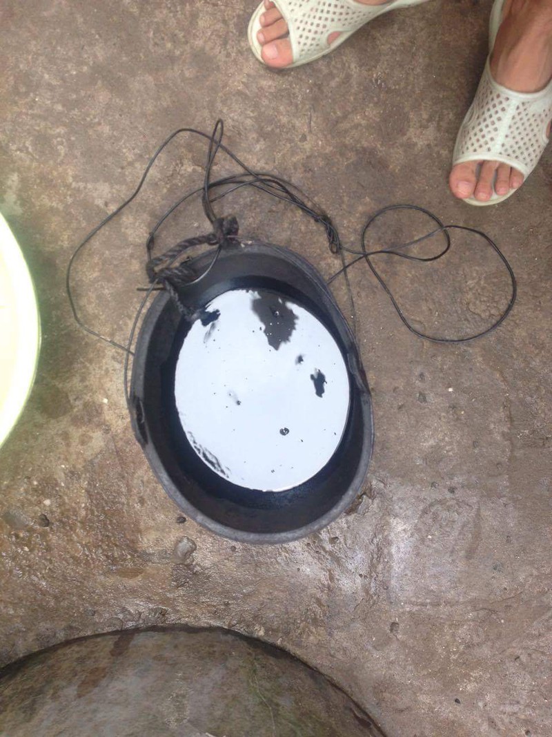 Quảng Ninh: Vỡ téc chứa xăng dầu, giếng nhà dân ô nhiễm nặng - ảnh 2