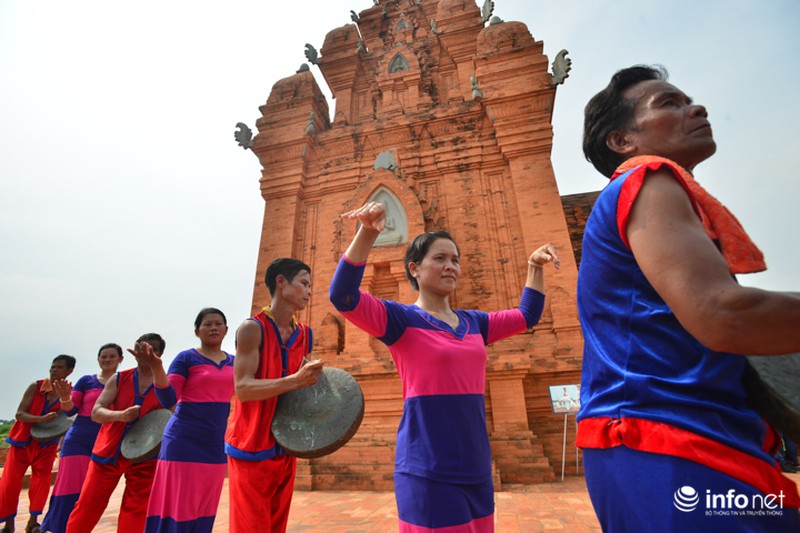 Tái hiện lễ bỏ mả độc đáo của người dân tộc Raglai - ảnh 12