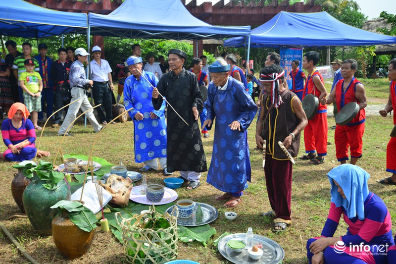 Tái hiện lễ bỏ mả độc đáo của người dân tộc Raglai - ảnh 4