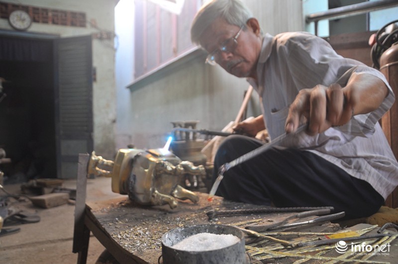 Giáp Tết về thăm làng lư đồng trăm năm danh tiếng độc nhất ở Sài Gòn - ảnh 12