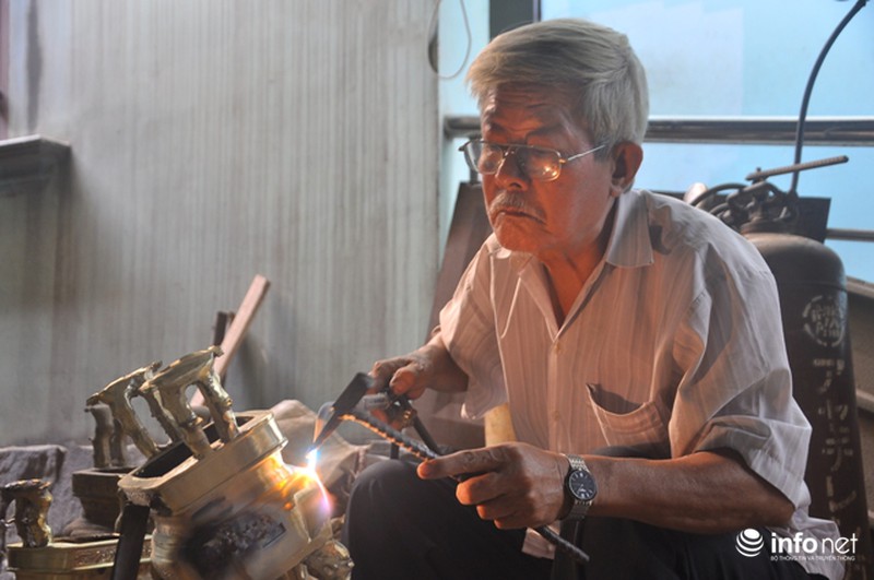 Giáp Tết về thăm làng lư đồng trăm năm danh tiếng độc nhất ở Sài Gòn - ảnh 13