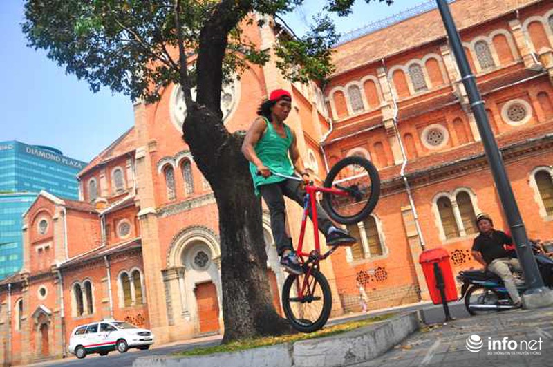 Chiêm ngưỡng nơi cổ kính, hạnh phúc bậc nhất Sài thành ngày cuối năm - ảnh 13