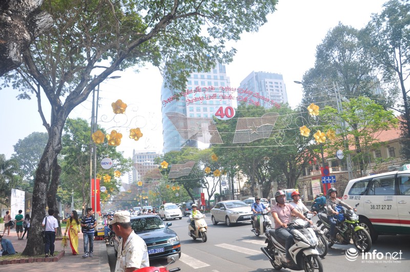 Giữa trưa, trời Sài Gòn vẫn chìm trong sương mù - ảnh 3