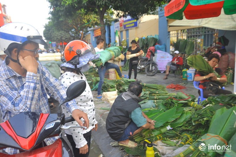 Dạo chợ lá dong độc nhất ở trung tâm Sài Gòn - ảnh 1