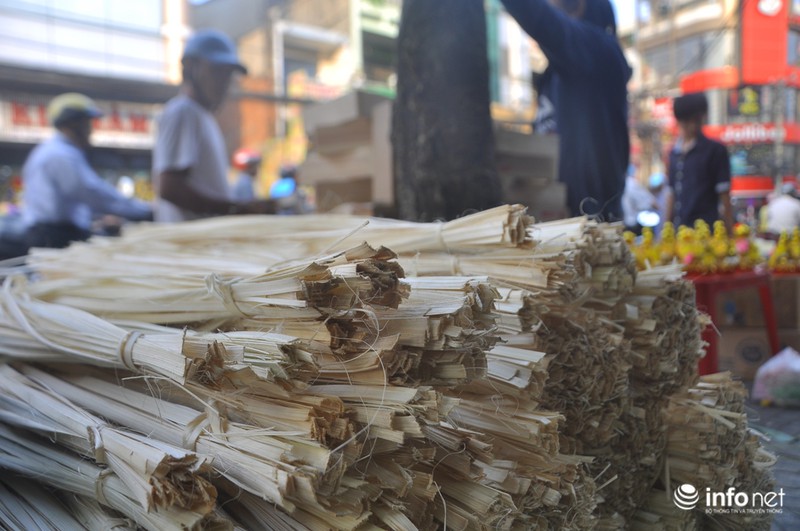 Dạo chợ lá dong độc nhất ở trung tâm Sài Gòn - ảnh 4