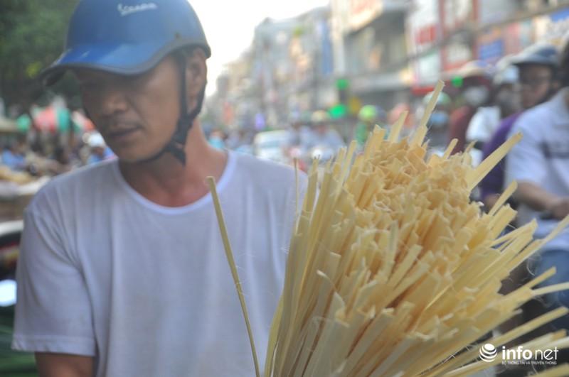 Dạo chợ lá dong độc nhất ở trung tâm Sài Gòn - ảnh 5