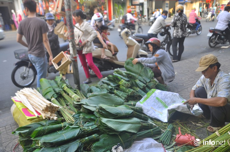 Dạo chợ lá dong độc nhất ở trung tâm Sài Gòn - ảnh 2