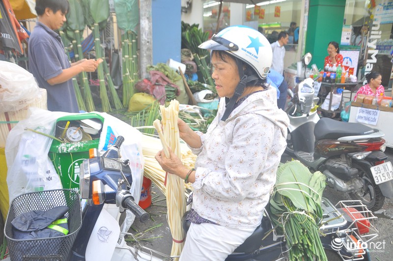 Dạo chợ lá dong độc nhất ở trung tâm Sài Gòn - ảnh 7