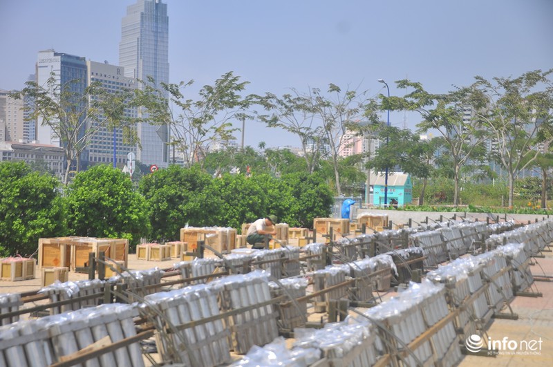 TP.HCM:Cận cảnh trận địa pháo hoa hút hồn hàng triệu du khách đêm Giao thừa - ảnh 8