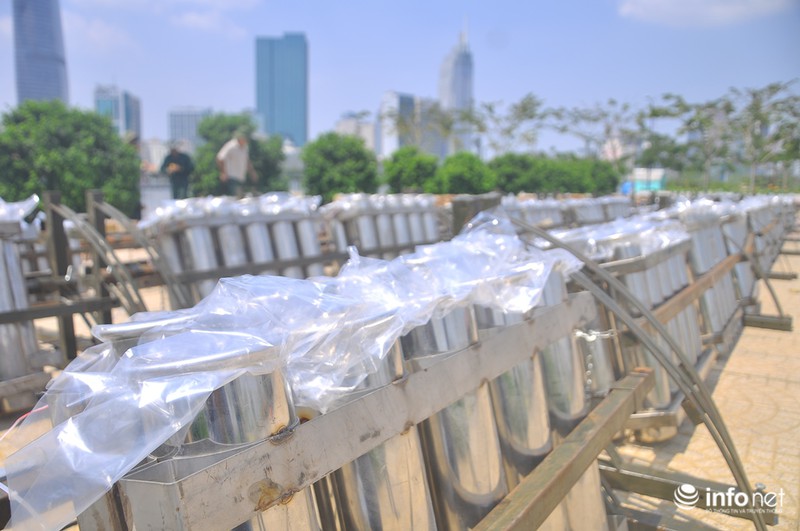 TP.HCM:Cận cảnh trận địa pháo hoa hút hồn hàng triệu du khách đêm Giao thừa - ảnh 3