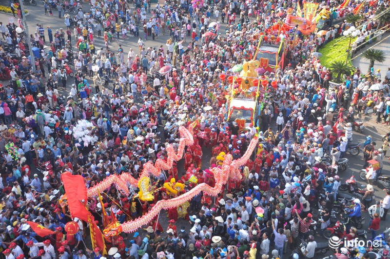 “Biển người” trong lễ rước kiệu Thiên Hậu Thánh Mẫu - ảnh 20