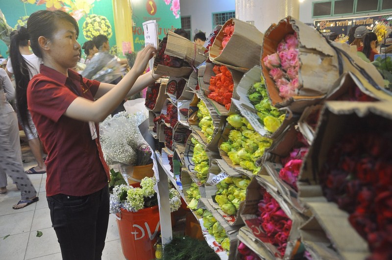 “Choáng” với bình hoa 85 triệu đồng kết từ hơn 700 bông hoa quý hiếm - ảnh 2