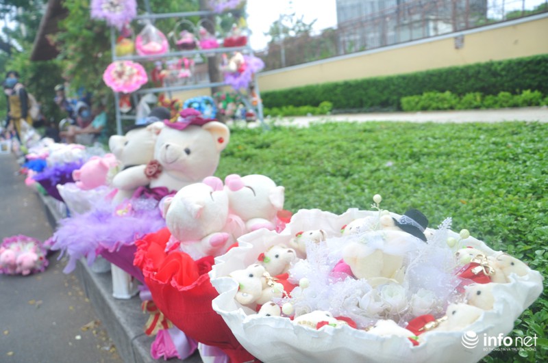 “Choáng” với bình hoa 85 triệu đồng kết từ hơn 700 bông hoa quý hiếm - ảnh 9