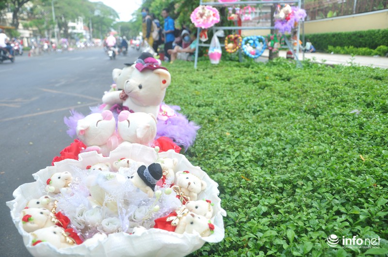 “Choáng” với bình hoa 85 triệu đồng kết từ hơn 700 bông hoa quý hiếm - ảnh 10