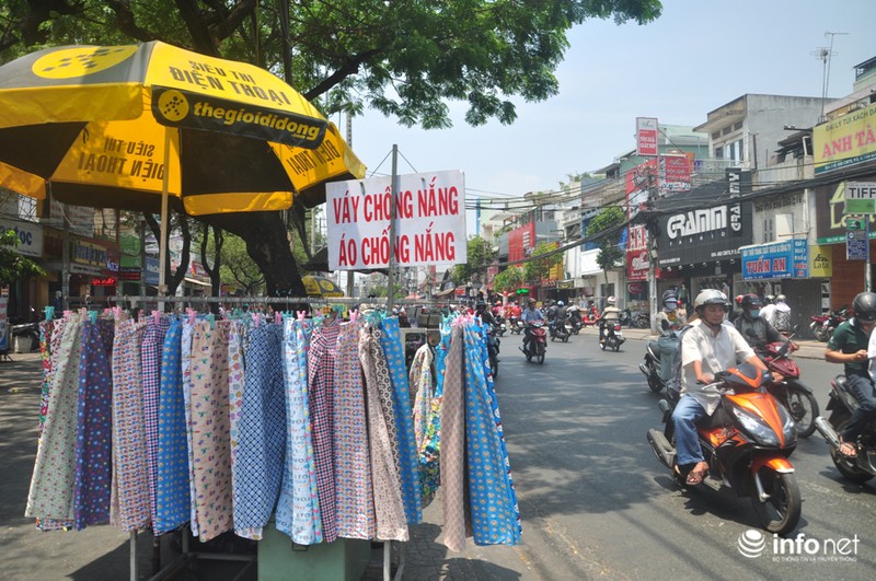 Người Sài Gòn bức bối trong nắng nóng đầu năm - ảnh 14