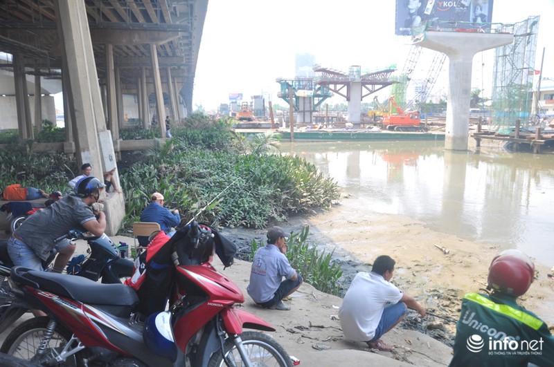 Người Sài Gòn bức bối trong nắng nóng đầu năm - ảnh 9