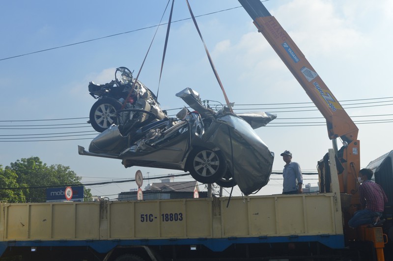 Hình ảnh hiện trường vụ tai nạn thảm khốc khiến 5 người tử vong - ảnh 11