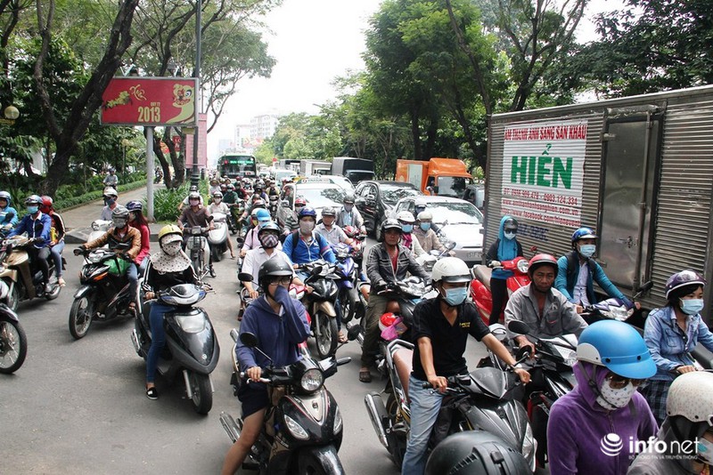 Cửa ngõ Tân Sơn Nhất ùn tắc sau vụ tai nạn chết người - ảnh 5