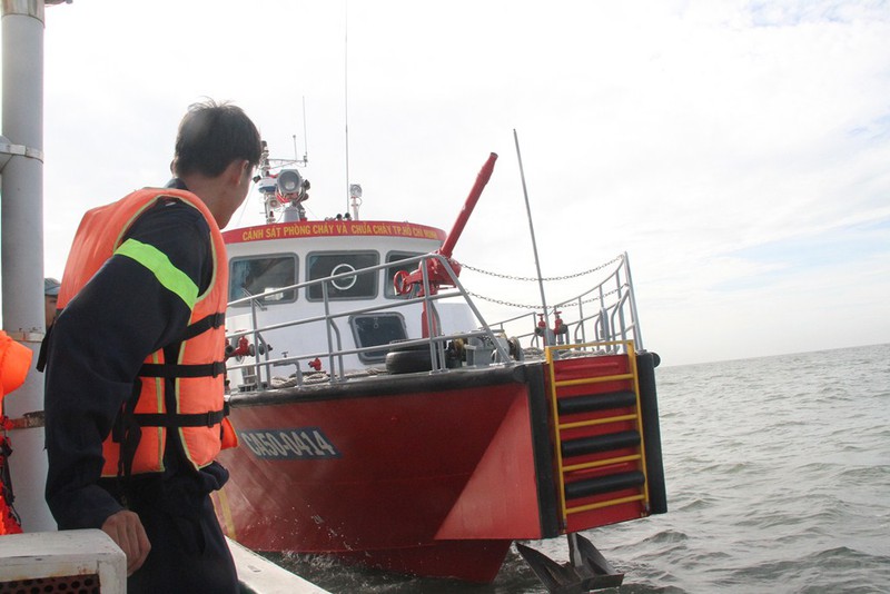 Phương án tìm kiếm 2 nạn nhân còn lại bị lật tàu trên sông Soài Rạp - ảnh 5