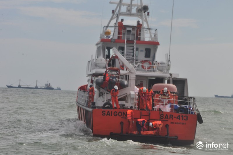 Phương án tìm kiếm 2 nạn nhân còn lại bị lật tàu trên sông Soài Rạp - ảnh 1