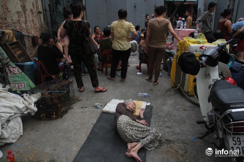 Người dân xóm nghèo cầu Ông Lãnh ôm nhau khóc khi nhà tan hoang - ảnh 3