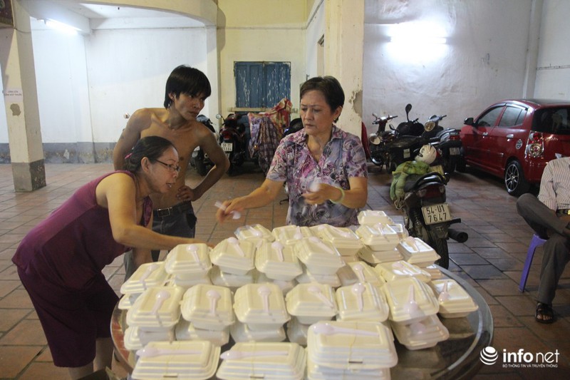 Người dân xóm nghèo cầu Ông Lãnh ôm nhau khóc khi nhà tan hoang - ảnh 7