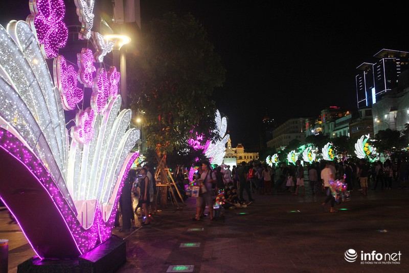 Người dân hai đầu đất nước náo nức chào năm mới 2016 - ảnh 29