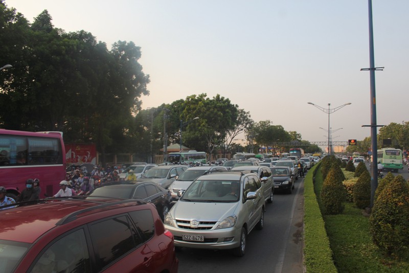 TP. Hồ Chí Minh: Xe trộn bê tông gây tai nạn liên hoàn - ảnh 6