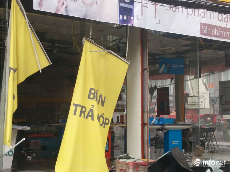 Cận cảnh nhiều xe ô tô hạng sang cháy rụi giữa trung tâm Sài Gòn - ảnh 17