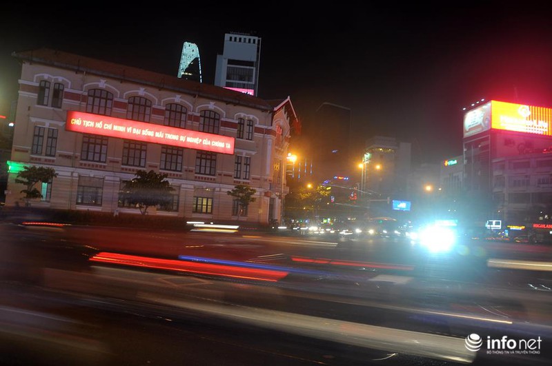 Đường phố Sài Gòn rực rỡ đón Tết Nguyên đán 2016 - ảnh 4