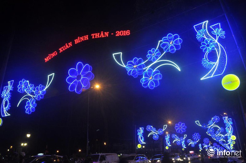 Đường phố Sài Gòn rực rỡ đón Tết Nguyên đán 2016 - ảnh 11