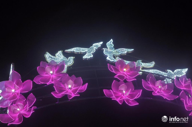 Đường phố Sài Gòn rực rỡ đón Tết Nguyên đán 2016 - ảnh 6