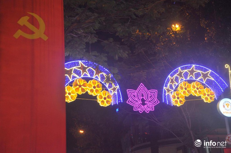 Đường phố Sài Gòn rực rỡ đón Tết Nguyên đán 2016 - ảnh 10