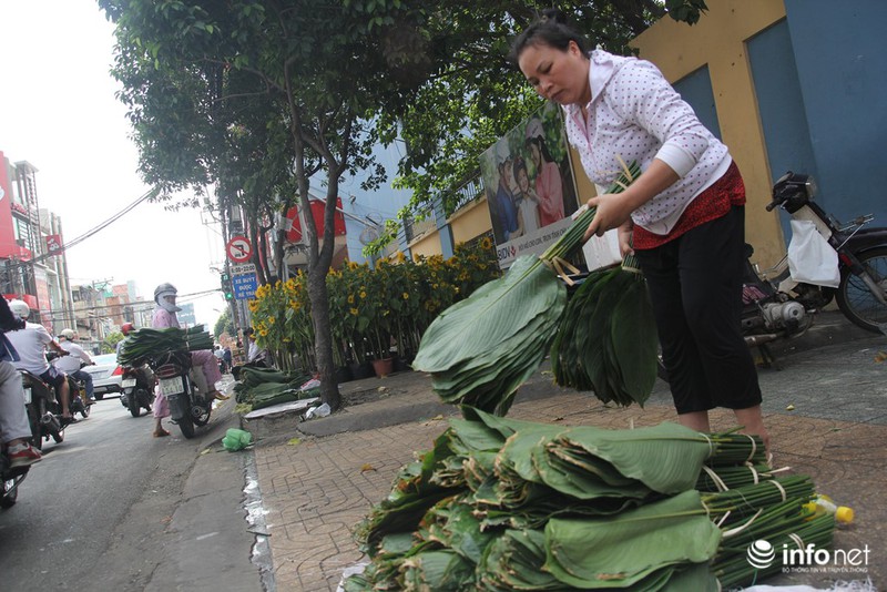 Nhộn nhịp chợ lá dong ngã ba Ông Tạ
