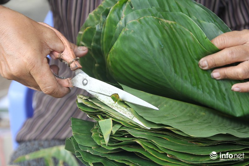 Nhộn nhịp chợ lá dong ngã ba Ông Tạ