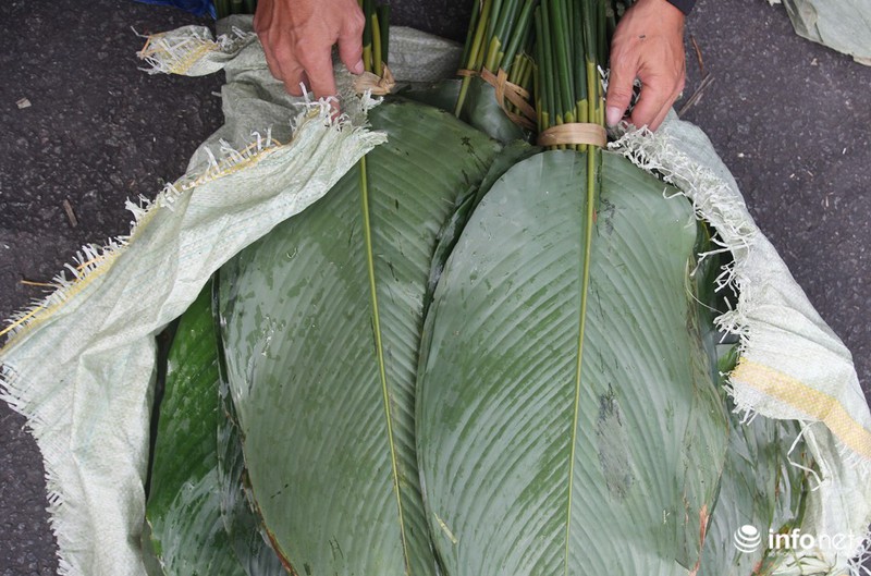 Nhộn nhịp chợ lá dong ngã ba Ông Tạ