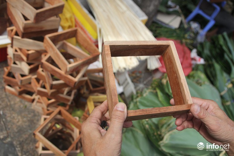 Nhộn nhịp chợ lá dong ngã ba Ông Tạ