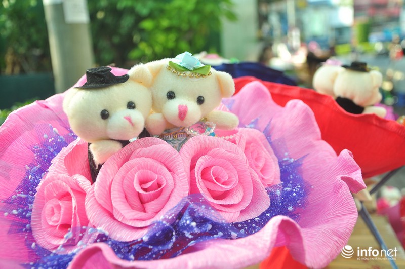 Thưa thớt khách mua hoa, quà tặng dịp Valentine 2016 - ảnh 8