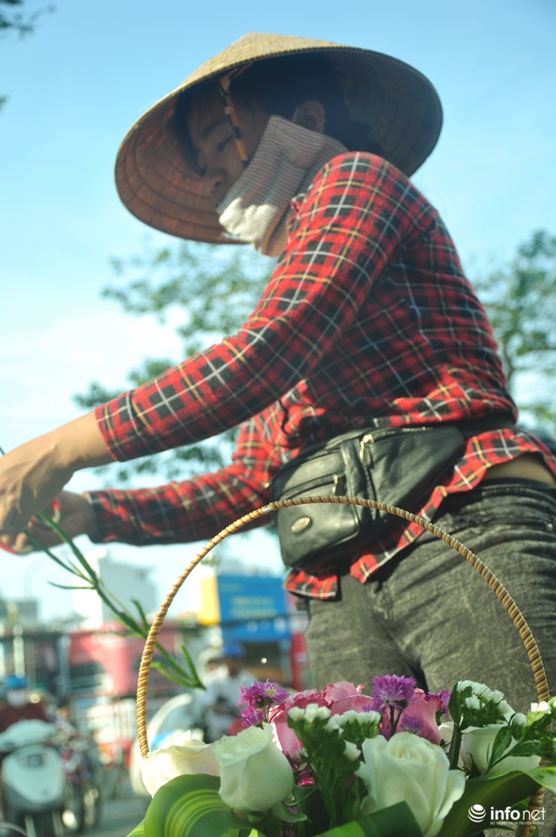 Thưa thớt khách mua hoa, quà tặng dịp Valentine 2016 - ảnh 9