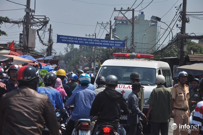 TP.HCM: Hiện trường xe ben mất phanh, nghiền nát hàng loạt xe máy, 2 người chết - ảnh 11