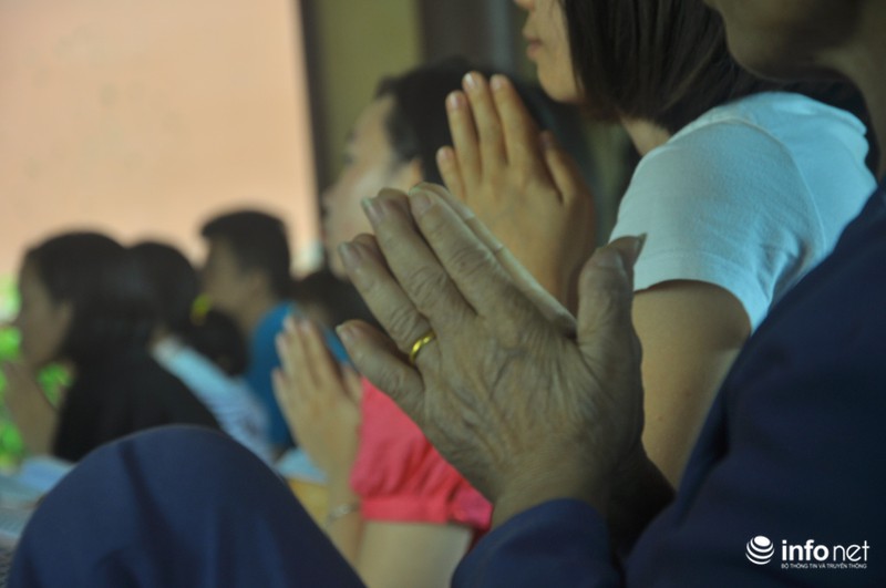 Người Sài Gòn nườm nượp đi lễ chùa rằm tháng Giêng - ảnh 11