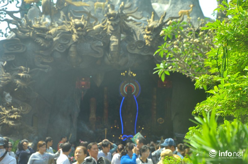 Người Sài Gòn nườm nượp đi lễ chùa rằm tháng Giêng - ảnh 3