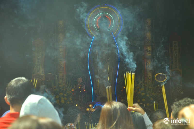 Người Sài Gòn nườm nượp đi lễ chùa rằm tháng Giêng - ảnh 7