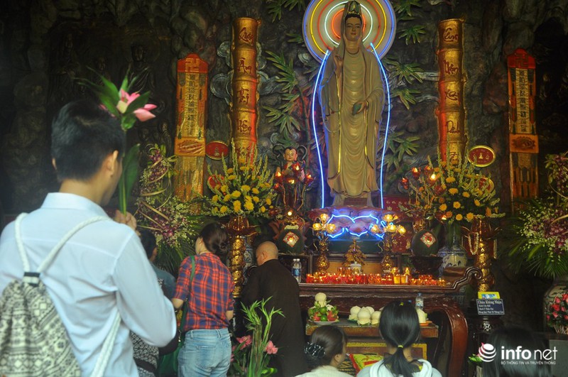 Người Sài Gòn nườm nượp đi lễ chùa rằm tháng Giêng - ảnh 1