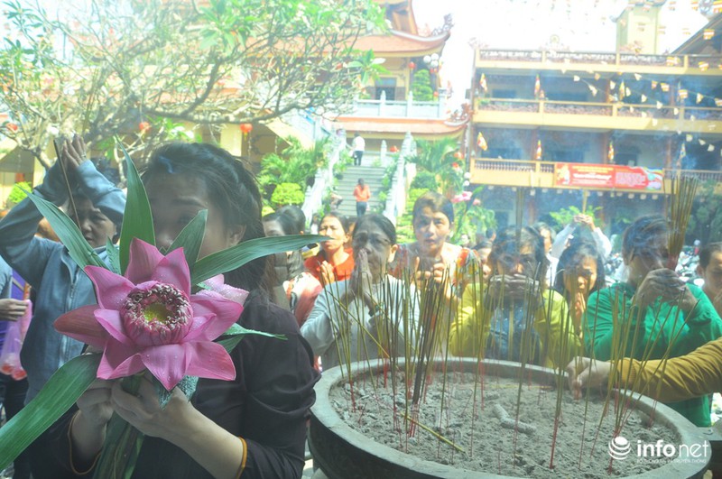 Người Sài Gòn nườm nượp đi lễ chùa rằm tháng Giêng - ảnh 8