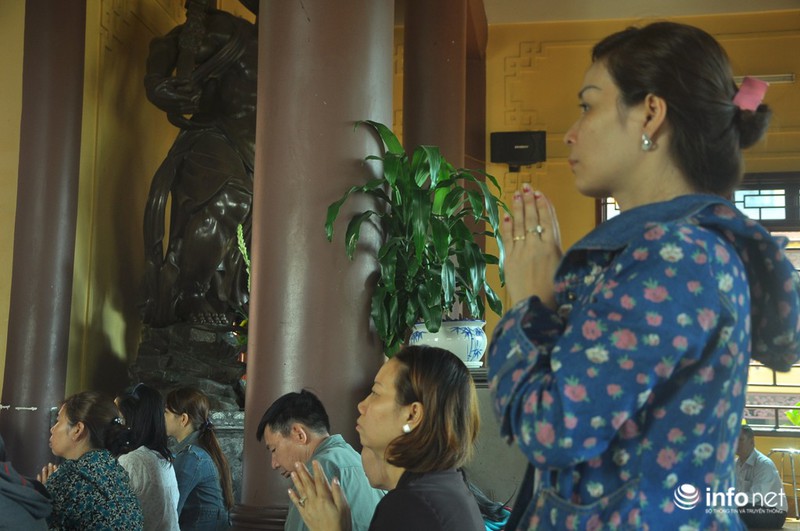 Người Sài Gòn nườm nượp đi lễ chùa rằm tháng Giêng - ảnh 10