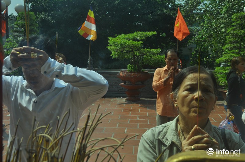 Người Sài Gòn nườm nượp đi lễ chùa rằm tháng Giêng - ảnh 12