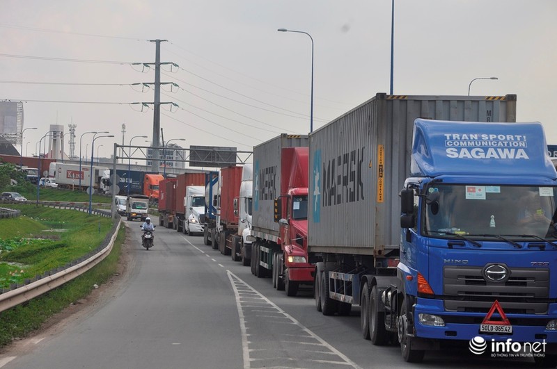 Tài xế mắc võng ngủ trên