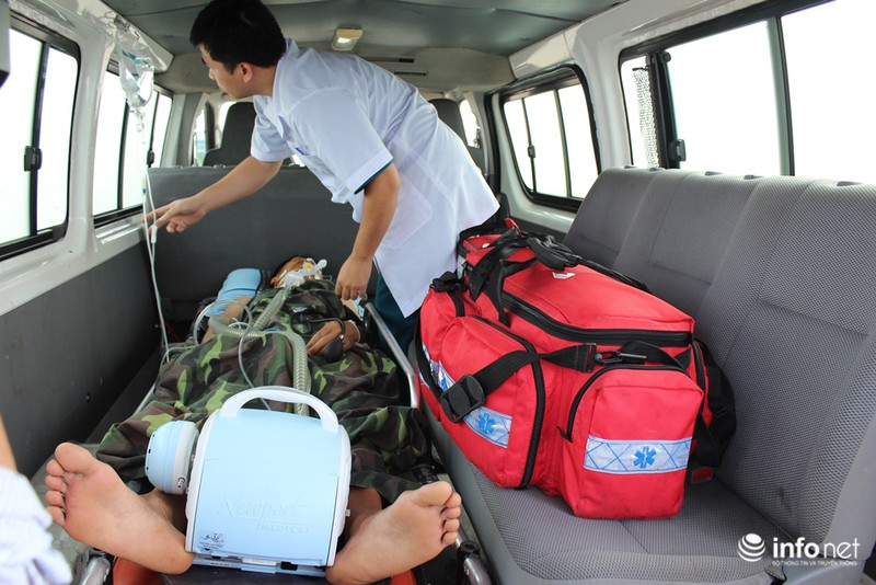 Trực thăng vượt hàng nghìn km cấp cứu người dân gặp nạn ở Trường Sa - ảnh 1